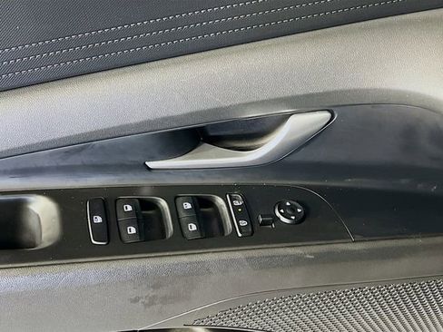 Used 2024 Hyundai Elantra SEL image 11