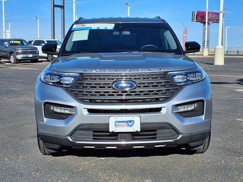 Used 2022 Ford Explorer XLT w/ Equipment Group 202A image 2