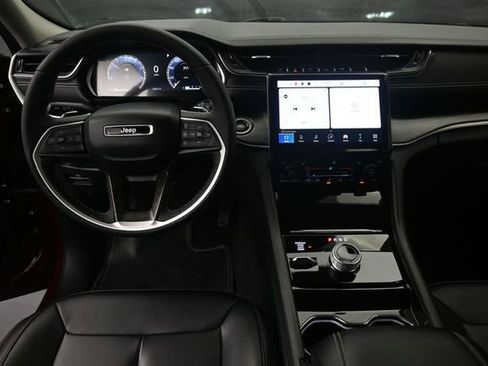 Used 2023 Jeep Grand Cherokee Limited AWD/4WD image 11