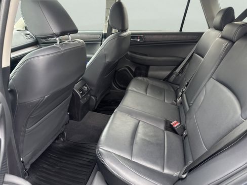 Used 2017 Subaru Outback 3.6R Limited image 12