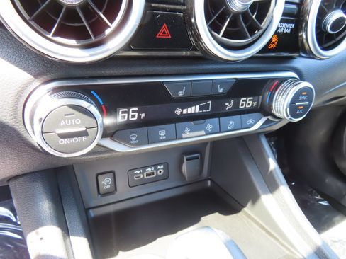 Used 2025 Nissan Sentra SR w/ Midnight Edition FWD image 25