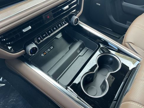 New 2025 Chevrolet Suburban High Country w/ Sun And Tow Package image 7