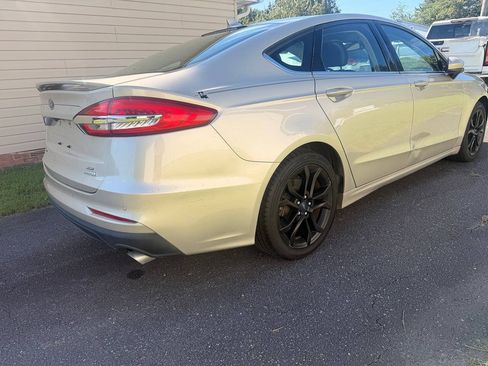 Used 2019 Ford Fusion SE w/ Equipment Group 151A FWD image 6