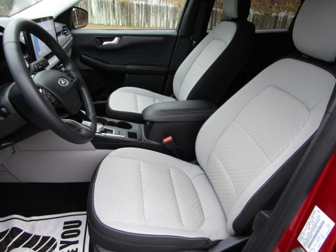 Used 2023 Ford Escape Active w/ Tech Pack #2 AWD/4WD image 13