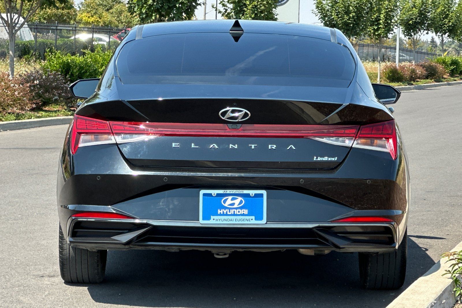 Used 2022 Hyundai Elantra Limited w/ Cargo Package FWD image 4