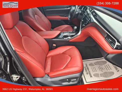 Used 2020 Toyota Camry XSE image 14