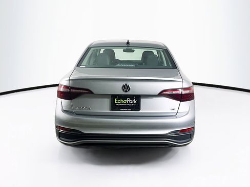 Used 2024 Volkswagen Jetta SE image 7