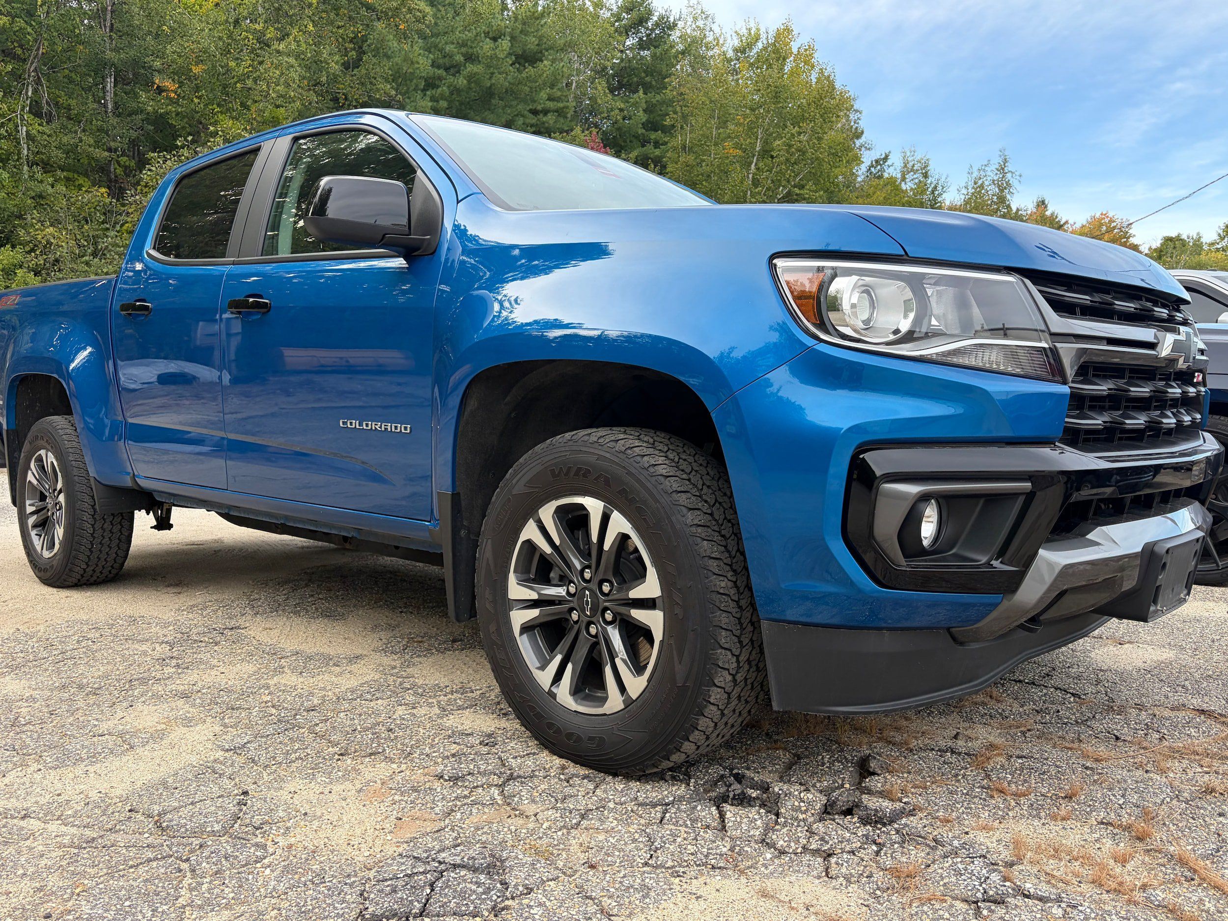Used 2022 Chevrolet Colorado Z71 AWD/4WD image 2
