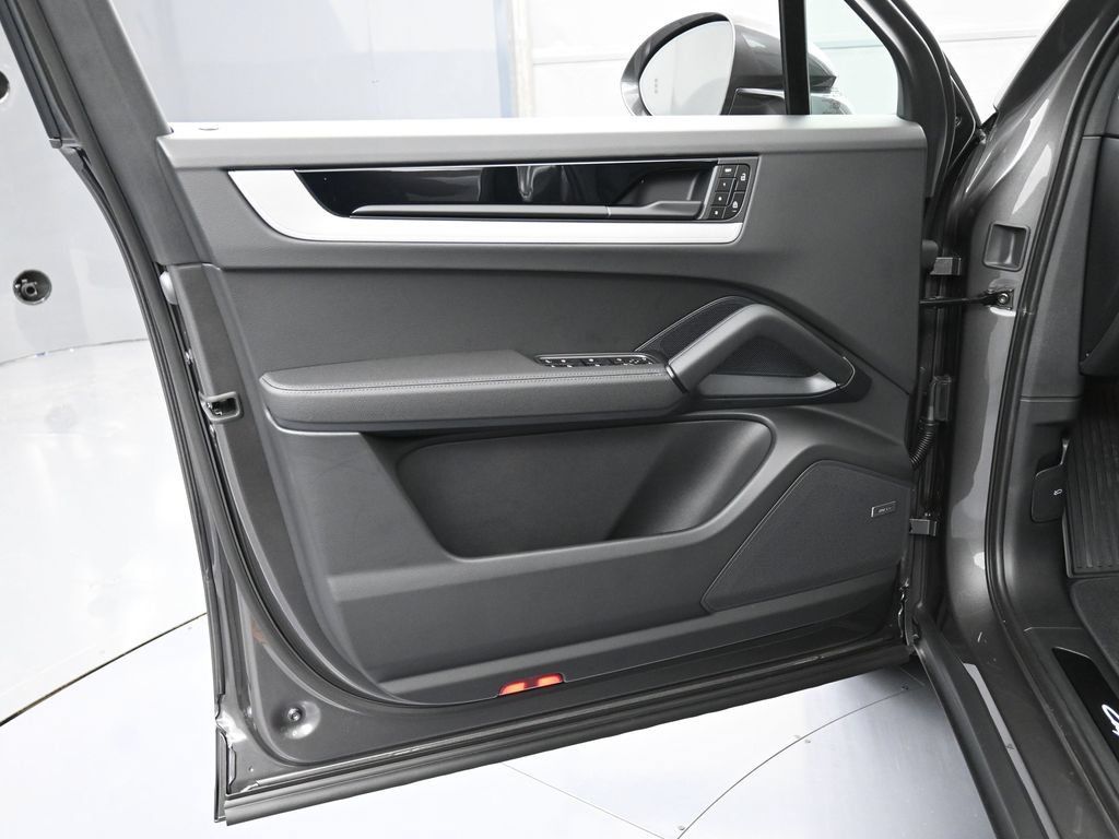 Certified 2026 Porsche Cayenne AWD/4WD image 15