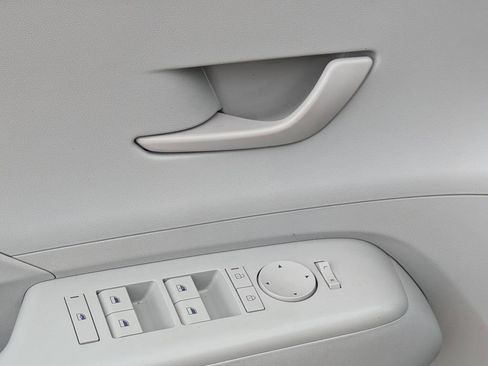 Used 2025 Hyundai Kona SEL FWD image 13