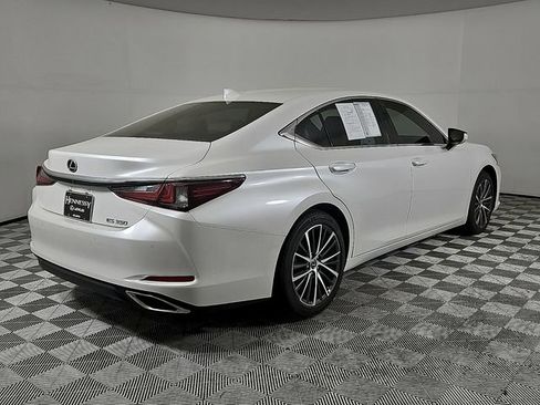 Used 2025 Lexus ES 350 w/ Premium Package image 4