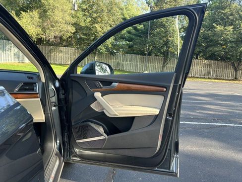 Certified 2022 Audi Q5 2.0T Premium Plus image 30