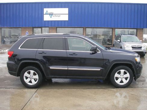 Used 2011 Jeep Grand Cherokee Laredo image 4