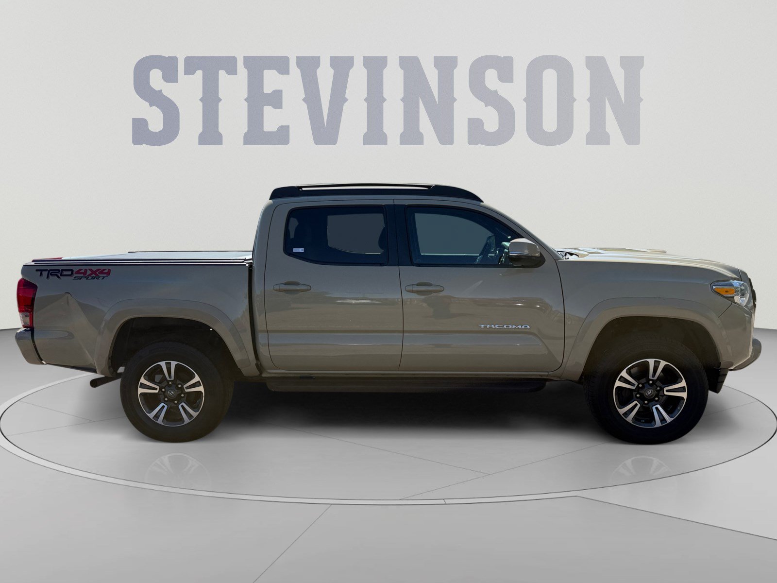 Used 2017 Toyota Tacoma TRD Sport AWD/4WD image 6