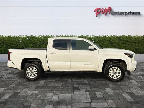 Used 2025 Toyota Tacoma SR5 image 8