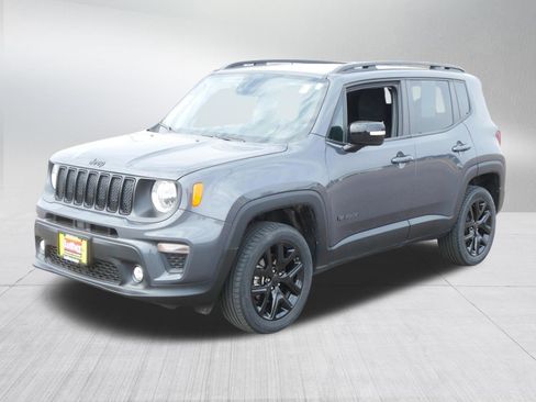 Used 2023 Jeep Renegade Altitude w/ Sun/Sound Group AWD/4WD image 3