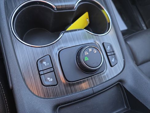 Used 2020 GMC Acadia SLT image 29