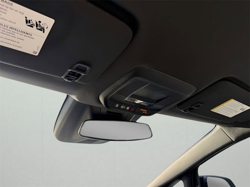 Used 2025 Chevrolet Equinox EV LT image 31