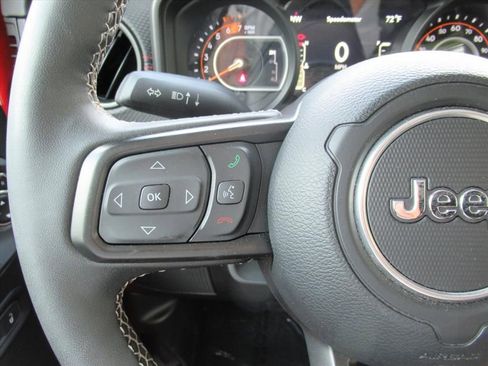 Certified 2025 Jeep Wrangler Unlimited Rubicon w/ Convenience Group AWD/4WD image 21
