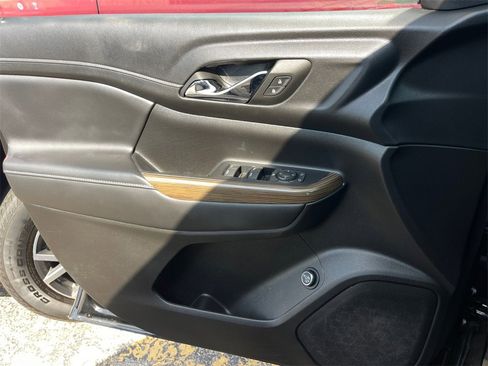 Used 2023 GMC Acadia SLE w/ Driver Convenience Package image 19