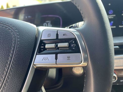 Used 2024 Kia Telluride EX w/ EX Captain's Chair Package FWD image 9