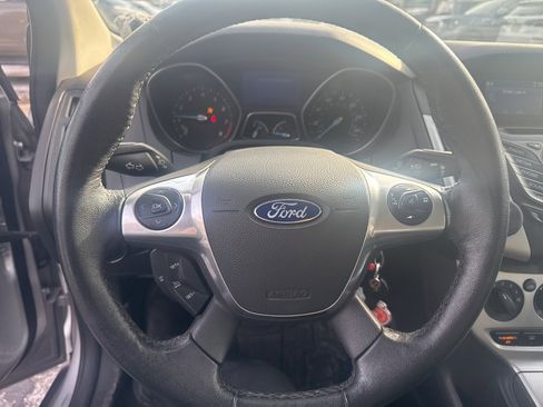 Used 2014 Ford Focus SE w/ SE Sport Package image 10