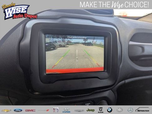 Used 2018 Jeep Renegade Altitude FWD image 15