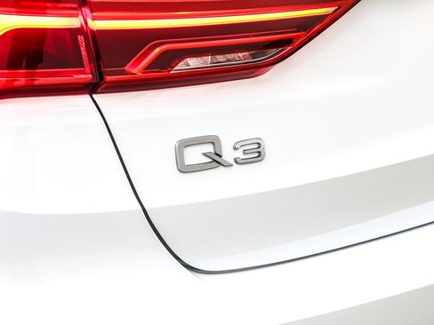 Used 2019 Audi Q3 2.0T Prestige w/ Prestige Package image 9