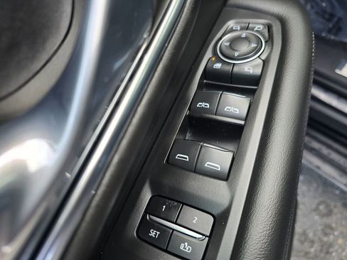 Used 2023 Chevrolet Suburban Premier AWD/4WD image 23