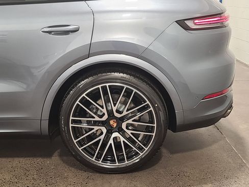 New 2026 Porsche Cayenne image 35