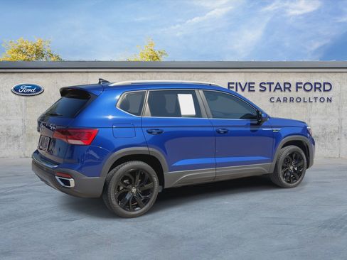 Used 2023 Volkswagen Taos SE w/ Panoramic Sunroof Package FWD image 8
