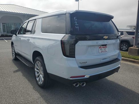 New 2026 Chevrolet Suburban Premier image 3