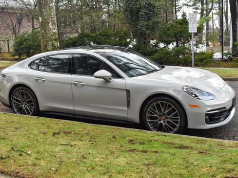 Used 2023 Porsche Panamera 4 Platinum Edition AWD/4WD image 12