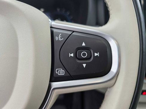 Used 2022 Volvo XC60 B5 Momentum w/ Climate Package image 29