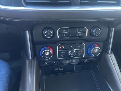 Used 2024 Chevrolet Suburban Z71 w/ Luxury Package image 18