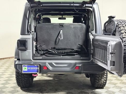 Used 2018 Jeep Wrangler Rubicon AWD/4WD image 6