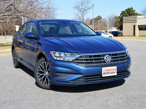 Used 2019 Volkswagen Jetta SE w/ Cold Weather Package image 22