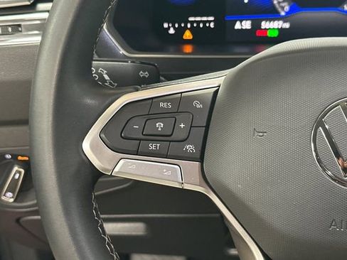 Certified 2023 Volkswagen Tiguan SE FWD image 30