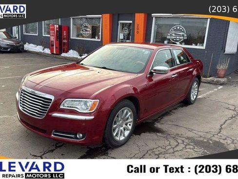 Used 2014 Chrysler 300 C image 3