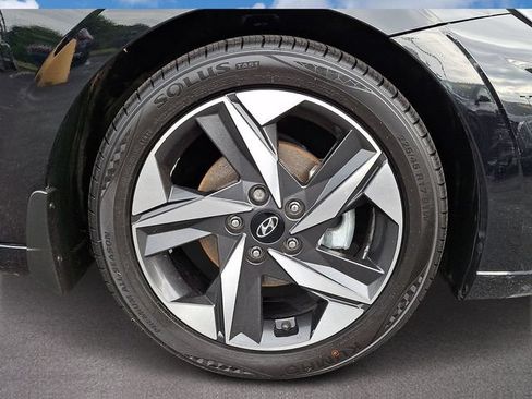 Used 2022 Hyundai Elantra Limited w/ Preferred Accessory Package FWD image 7
