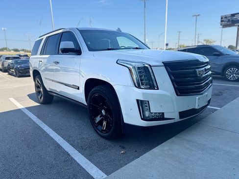 Used 2018 Cadillac Escalade Platinum AWD/4WD image 7
