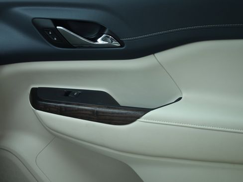 Used 2022 GMC Acadia Denali w/ Denali Ultimate Package image 13