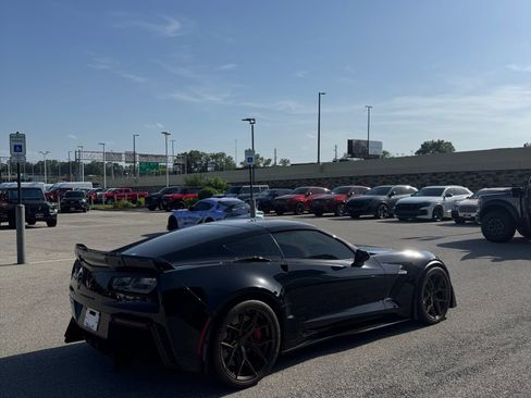 Used 2017 Chevrolet Corvette Z06 w/ Z07 Performance Package RWD image 10