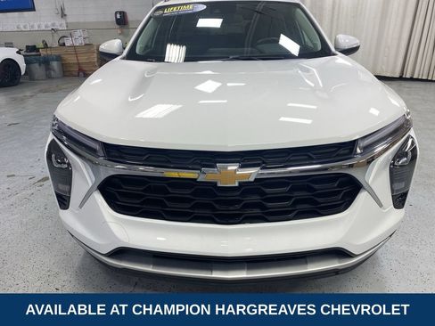 Used 2025 Chevrolet Trax LT w/ Driver Confidence Package FWD image 39