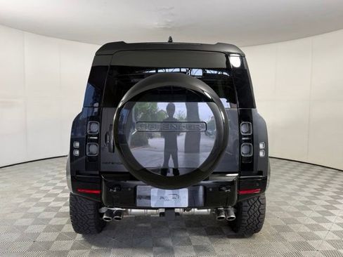 Used 2025 Land Rover Defender 110 V8 AWD/4WD image 3