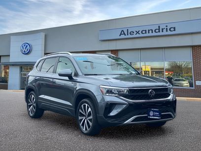 Certified 2023 Volkswagen Taos SE w/ Panoramic Sunroof Package