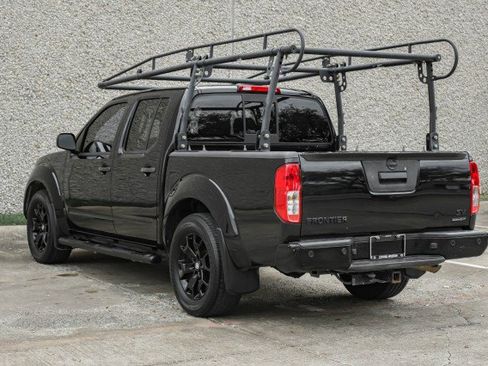 Used 2021 Nissan Frontier SV w/ Midnight Edition Floor Mats image 12