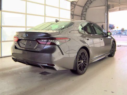 Used 2022 Toyota Camry XSE w/ Cold Weather Package FWD image 9
