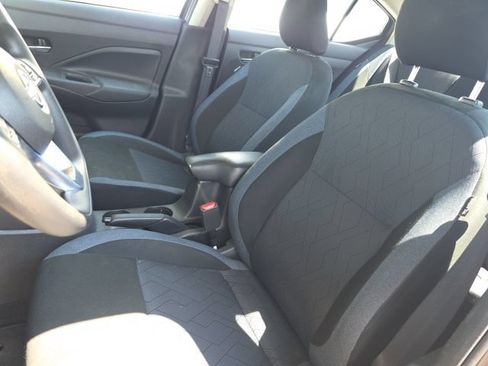 Used 2025 Nissan Versa SV FWD image 5