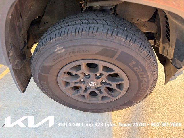 Used 2022 Toyota Tacoma SR5 RWD image 13